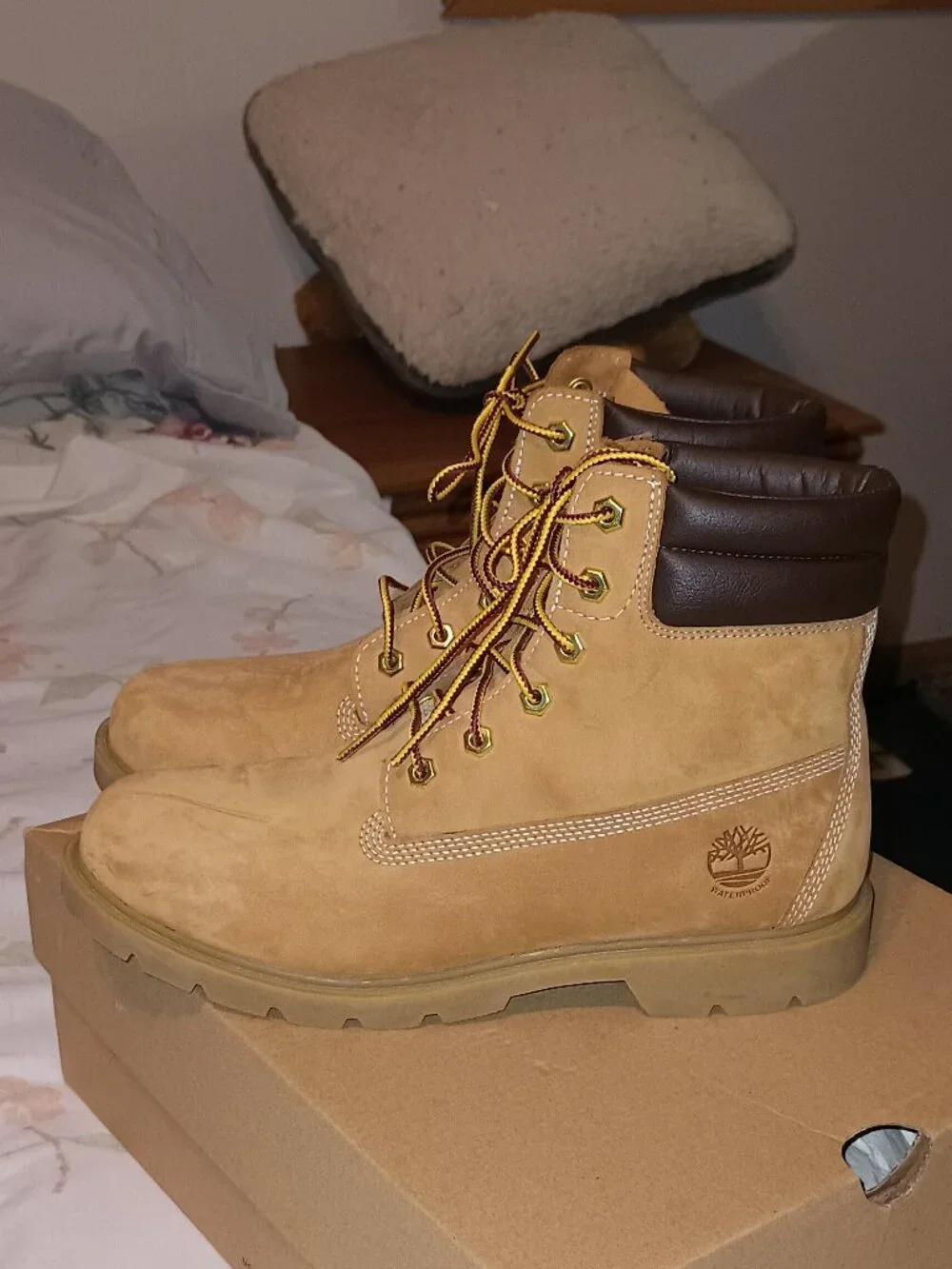 NWOT Women's Linden Woods 6-Inch Waterproof Boot Tan 9